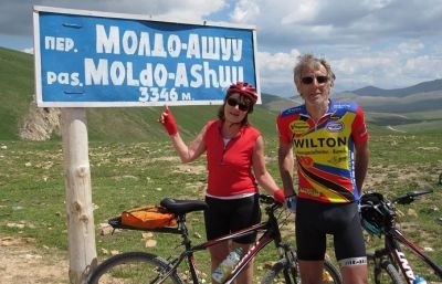 Aniki and Henk Cycling on the  tour with redspokes